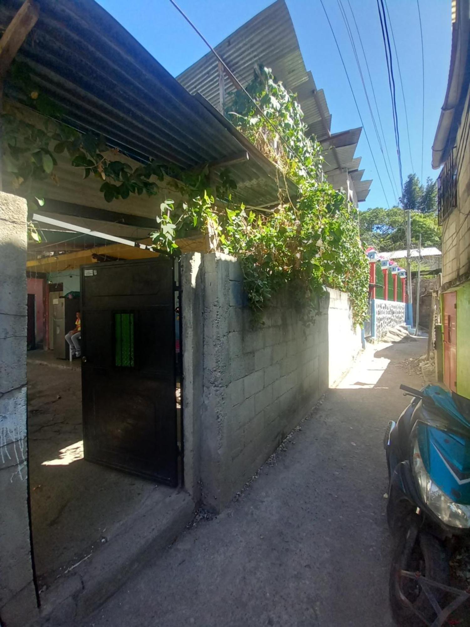 Hotel House Zope Panajachel Esterno foto